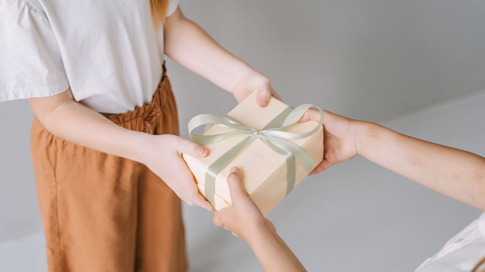 Customized Corporate Gift Hampers in Dubai | Humd