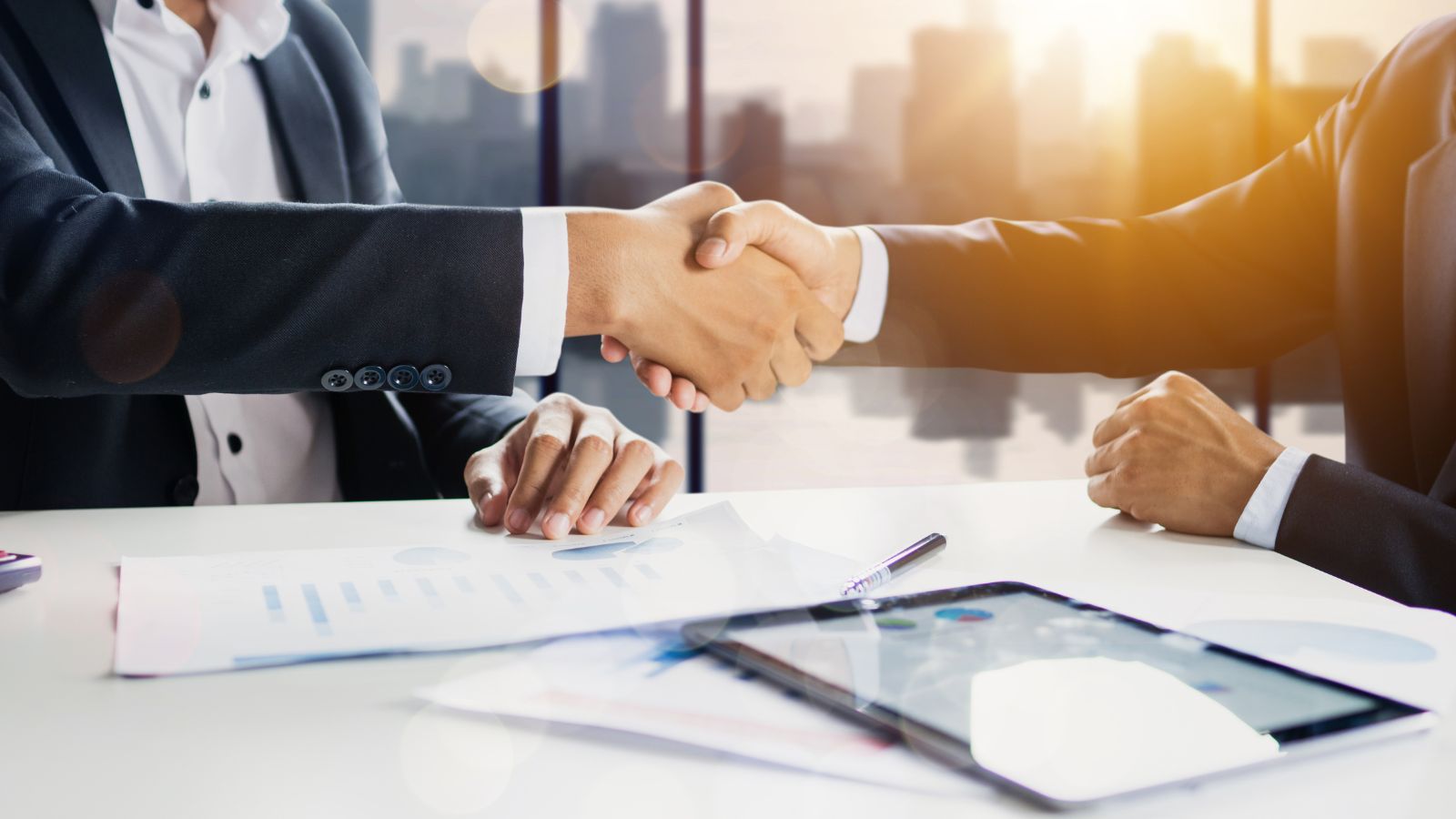 Corporate Retirement Gifts for Men in Dubai & UAE: 9 Meaningful Ideas
