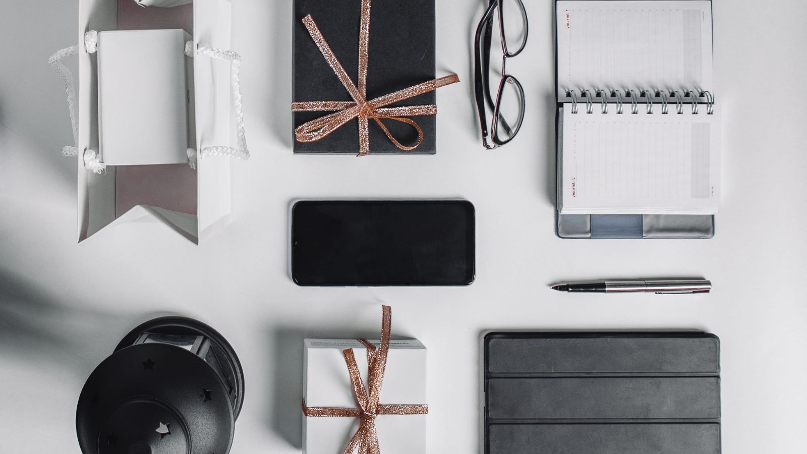 10 Upscale Corporate Gifts in UAE That Make a Lasting Impression