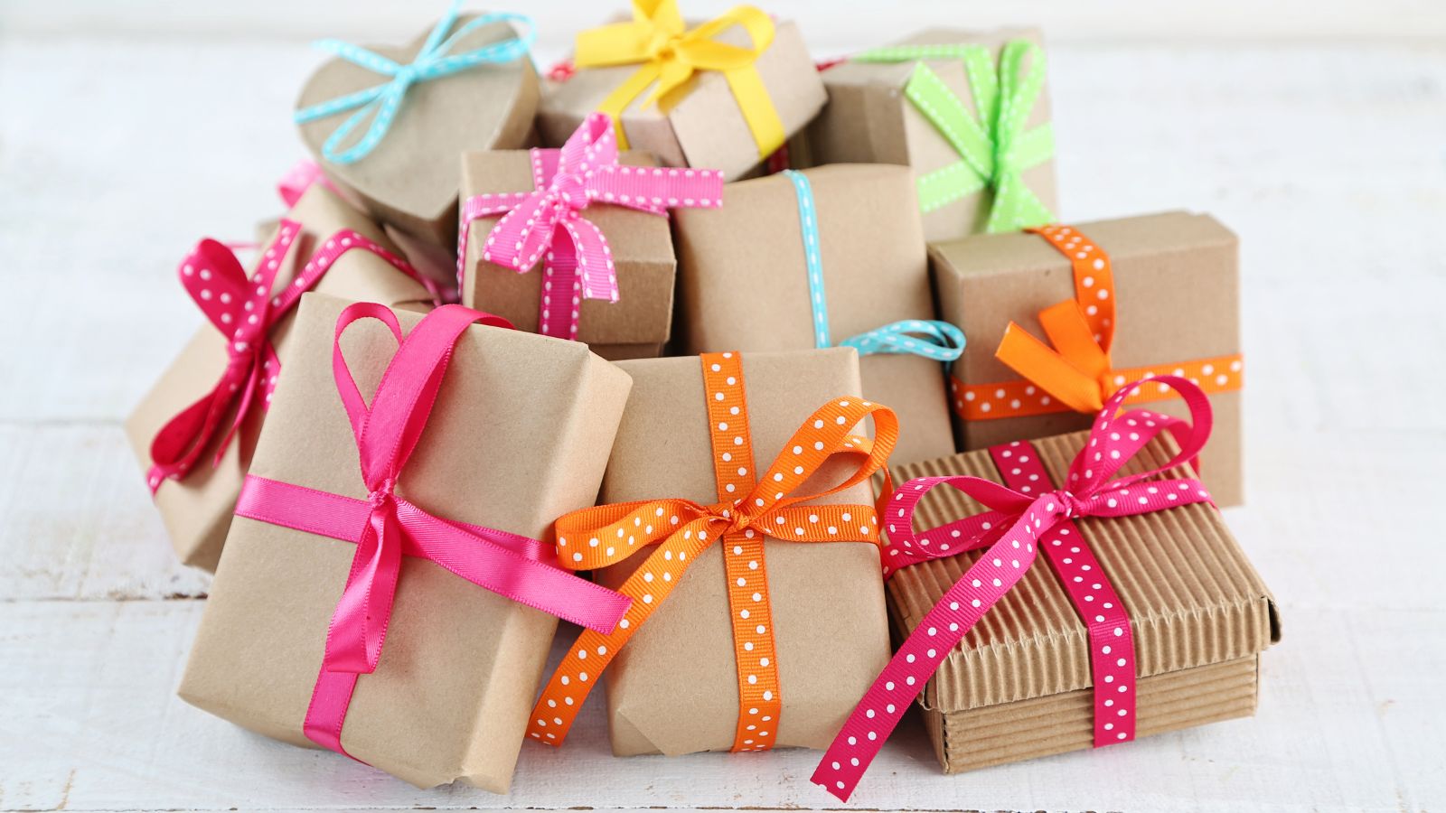 Printed Company Gifts in Dubai & UAE: Custom Branded Gifts for Businesses